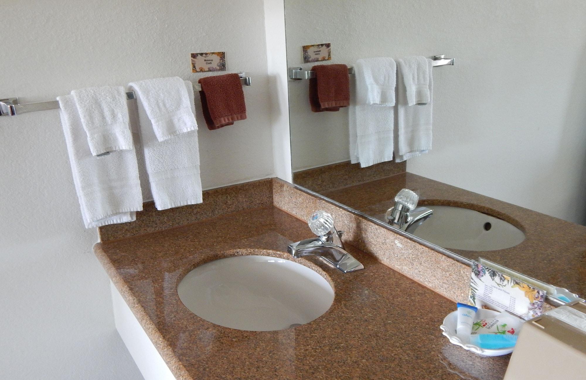 בראנסון Carriage House Inn מראה חיצוני תמונה