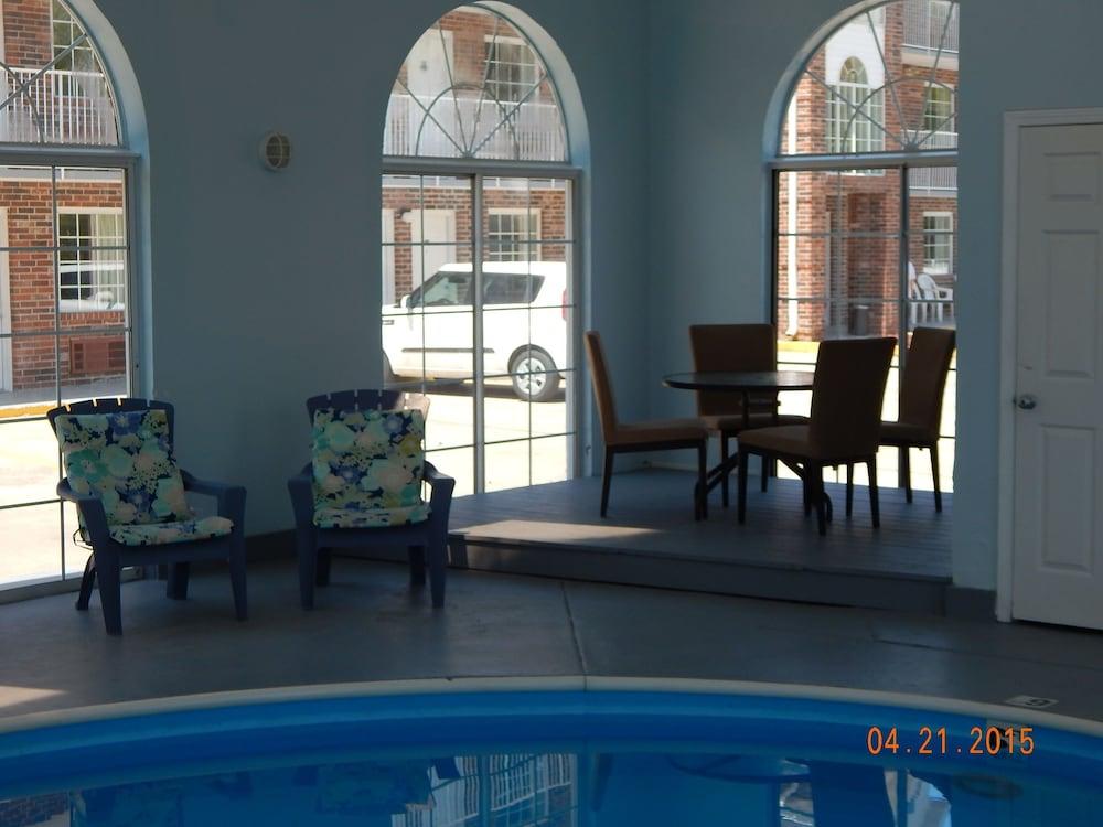 בראנסון Carriage House Inn מראה חיצוני תמונה
