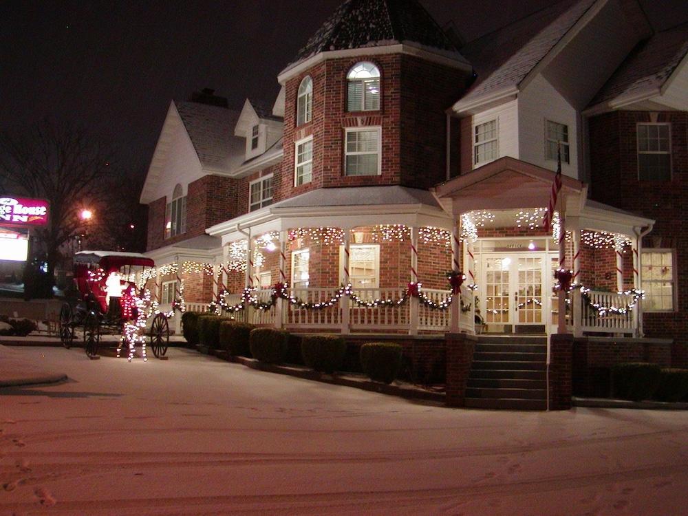 בראנסון Carriage House Inn מראה חיצוני תמונה