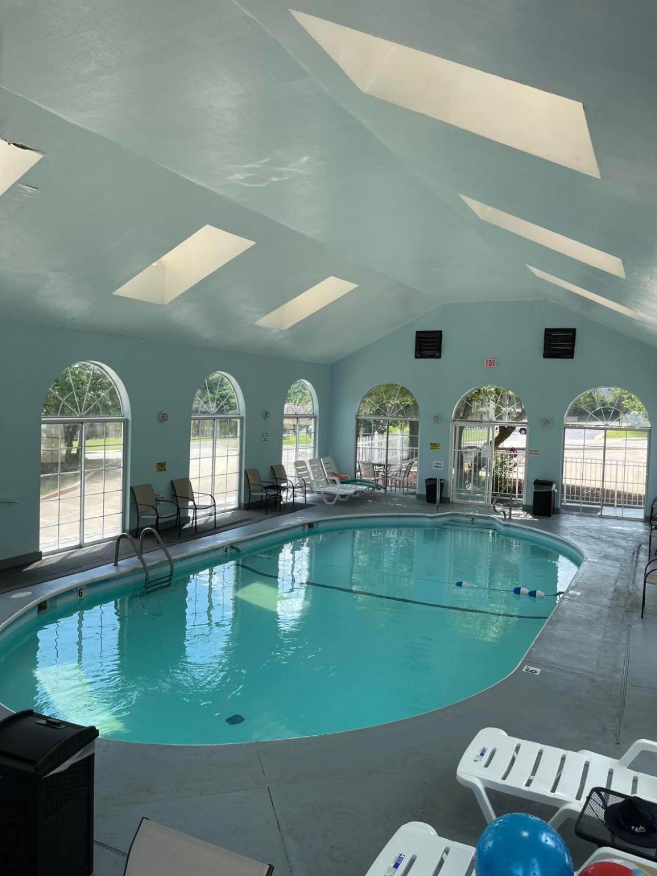 בראנסון Carriage House Inn מראה חיצוני תמונה