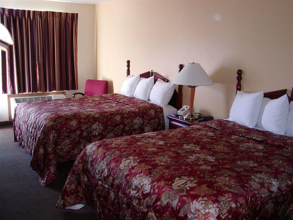 בראנסון Carriage House Inn מראה חיצוני תמונה