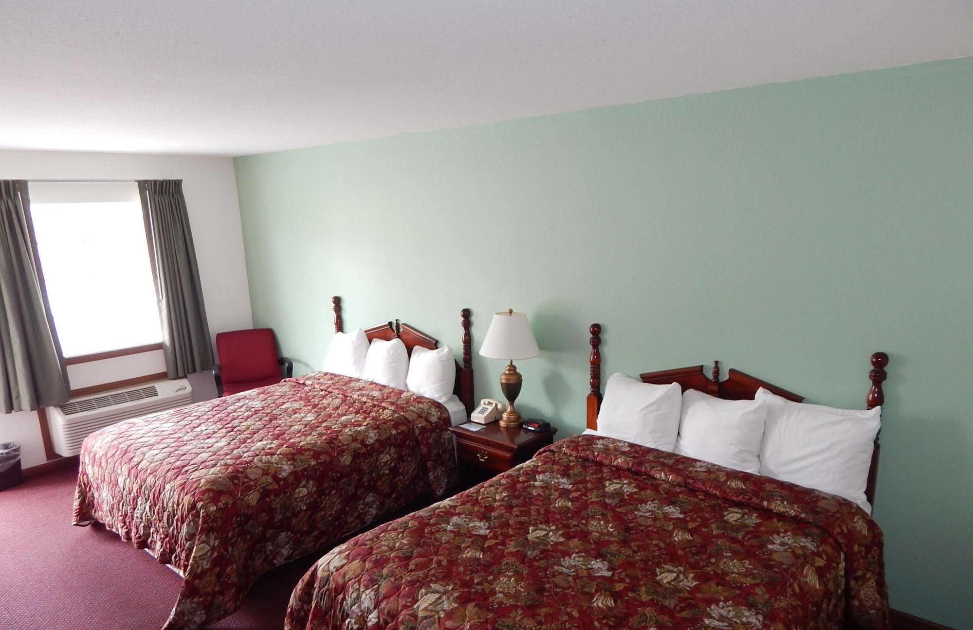 בראנסון Carriage House Inn מראה חיצוני תמונה