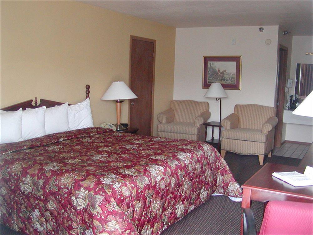 בראנסון Carriage House Inn מראה חיצוני תמונה